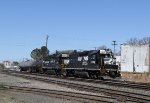 NS 3024 & 4634 lead train PU01 towards D&S Junction